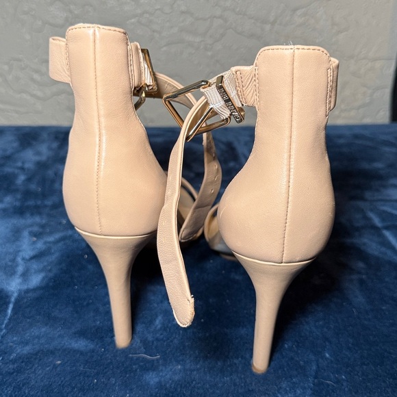 Gianni Bini Nude 4" Heels Size 8.5 Vegan Leather Strap Shoes Pumps Stilettos - Picture 4 of 10